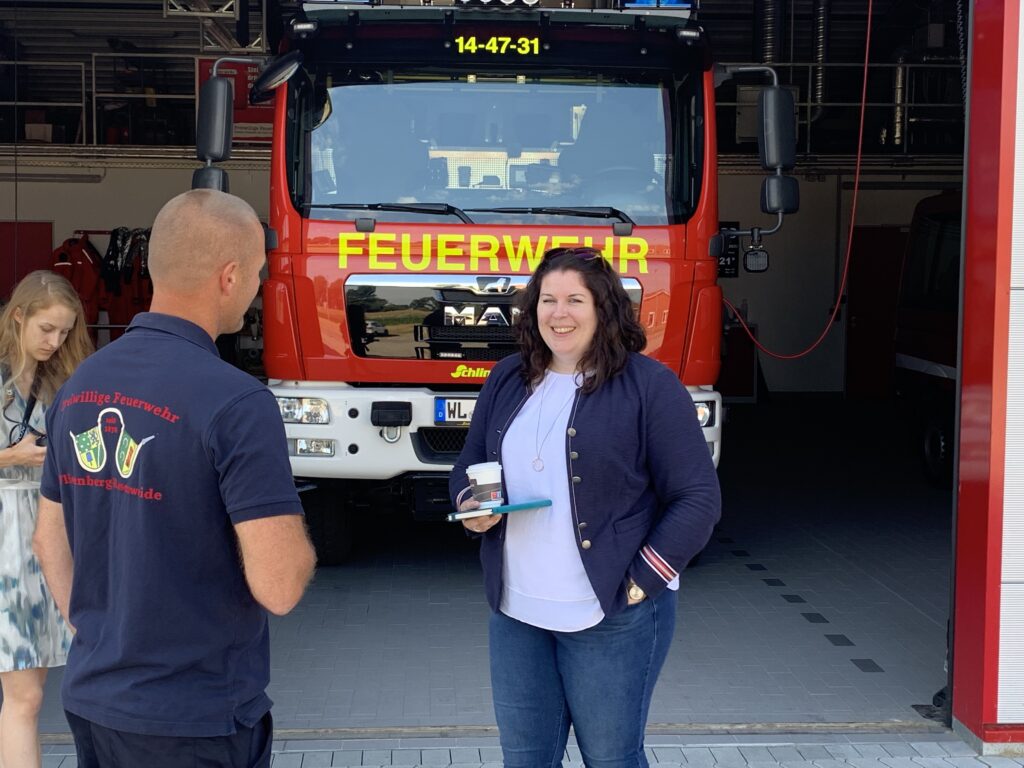 Lena Düpont MdEP bei der Freiwilligen Feuerwehr